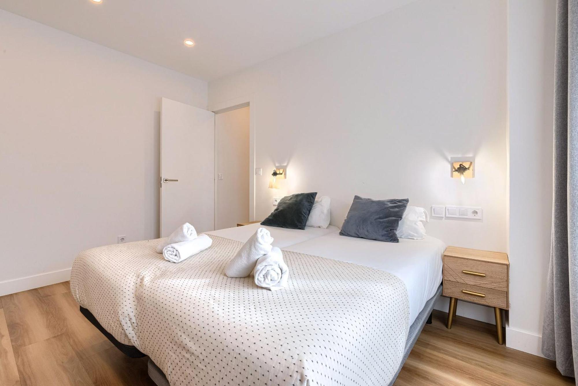 Deustown Apartamentos Бильбао Экстерьер фото